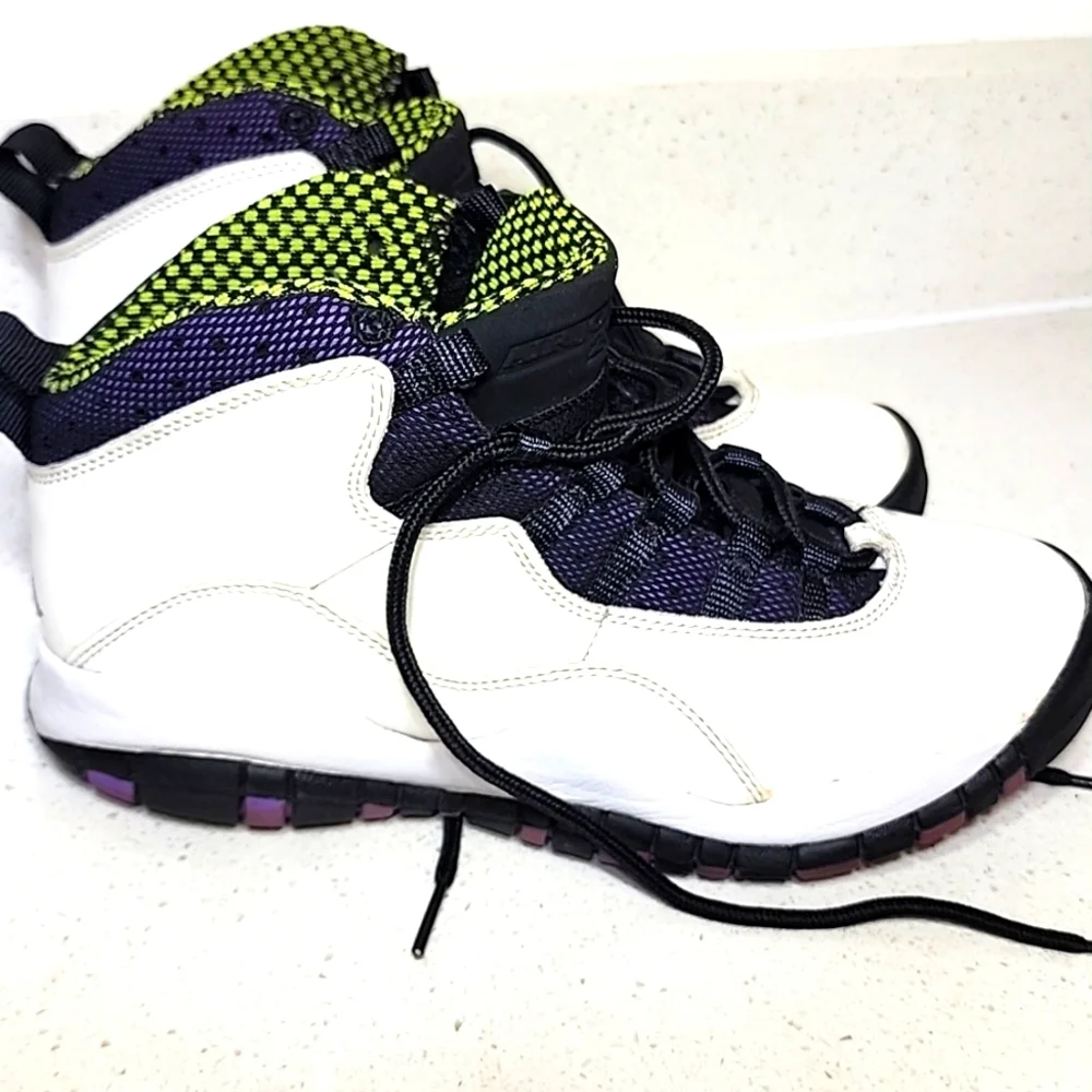 Air Jordans 10 Retro. Unisex. Size 5 Youth. Hard To Find Color Combo - Picture 15 of 16